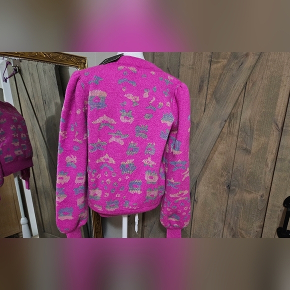 FATE Pink Puff Sleeve leopard sweater. Size medium NWT - Picture 10 of 13